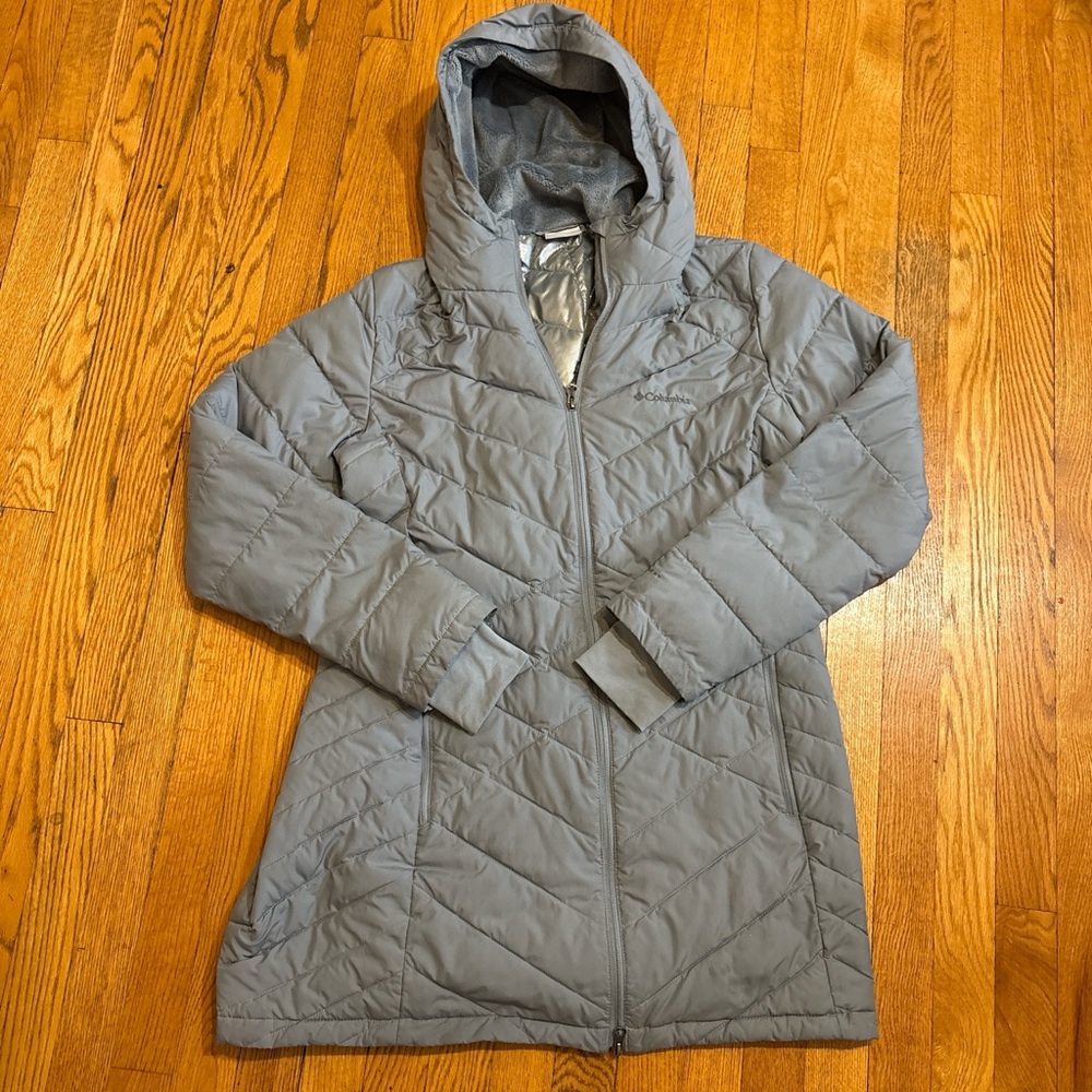 Columbia Women's Gray Hooded Puffer Jacket🩵